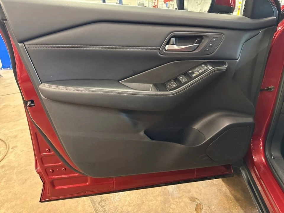 2024 Nissan Rogue - Image 12 of 12