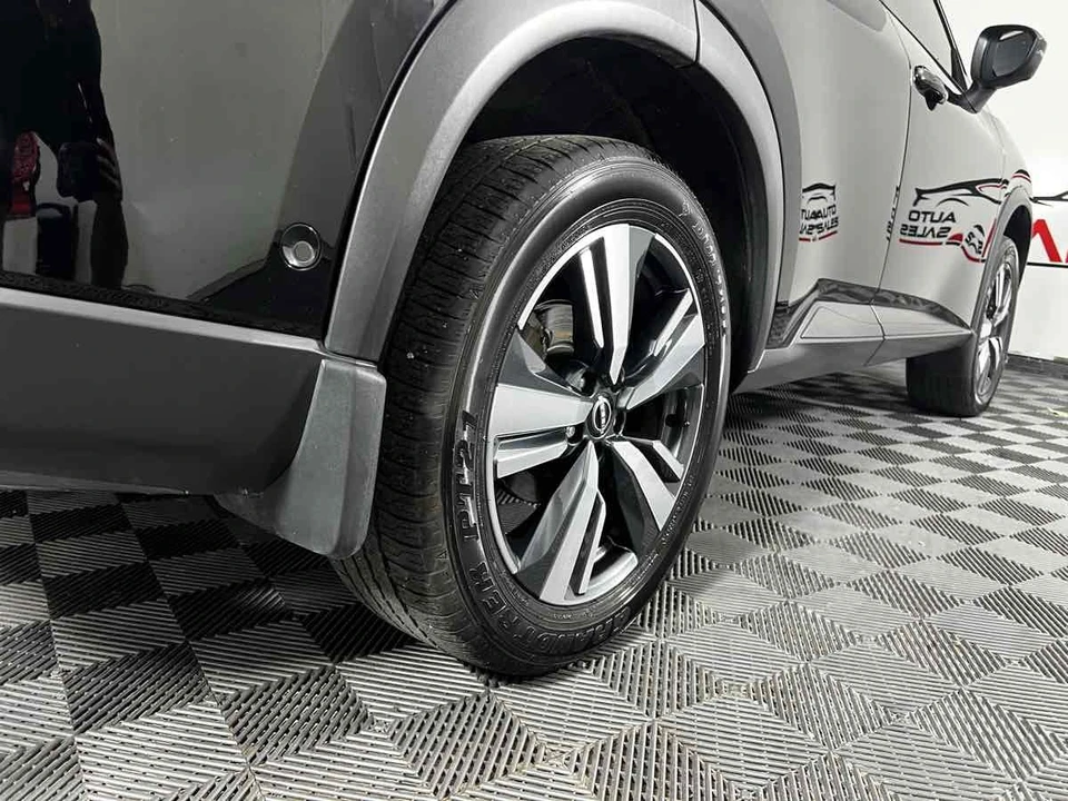 2024 Nissan Rogue - Image 11 of 21