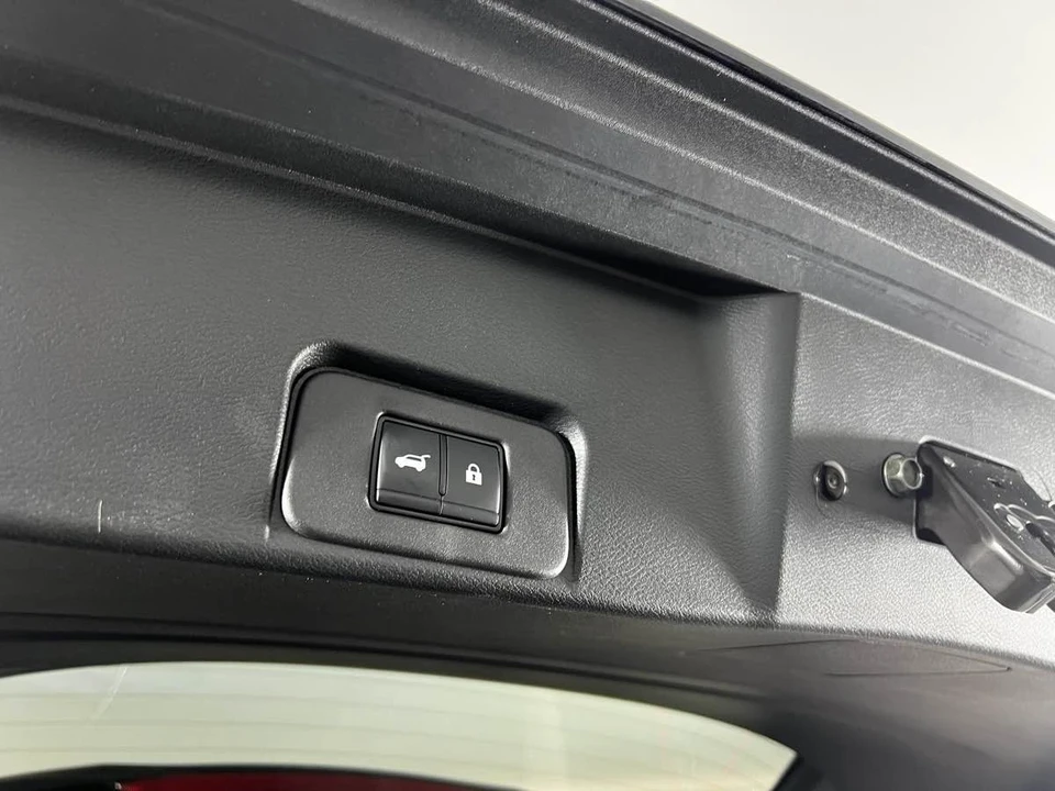 2024 Nissan Rogue - Image 9 of 21
