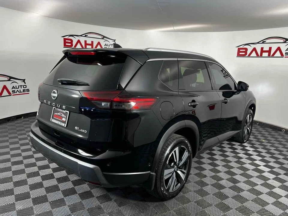 2024 Nissan Rogue - Image 10 of 21
