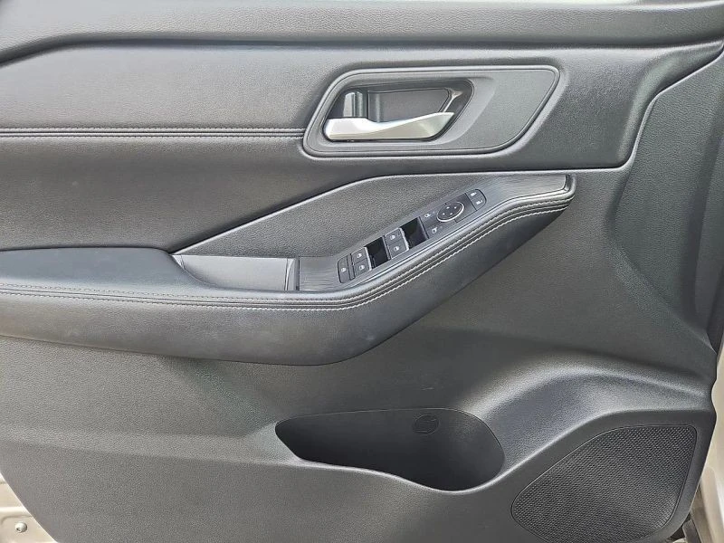 2024 Nissan Rogue - Image 12 of 12