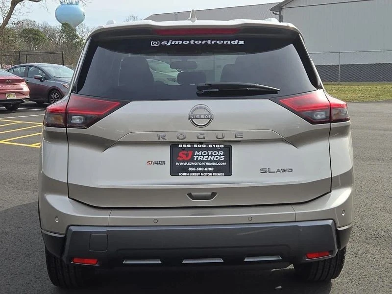 2024 Nissan Rogue - Image 5 of 12
