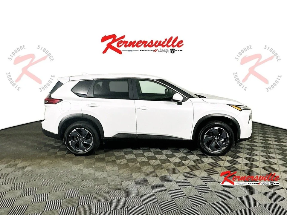 2024 Nissan Rogue - Image 8 of 12