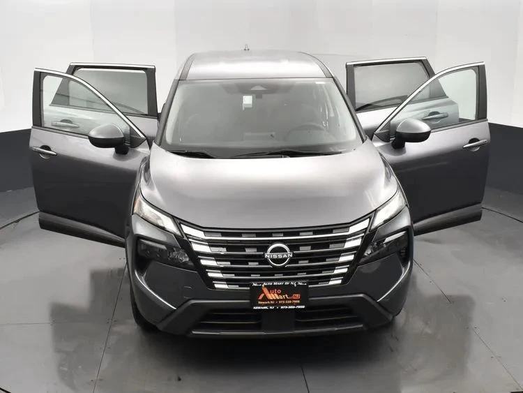 2024 Nissan Rogue - Image 10 of 12