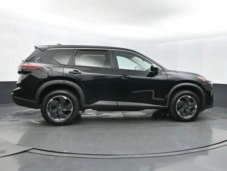 2024 Nissan Rogue - Image 4 of 12
