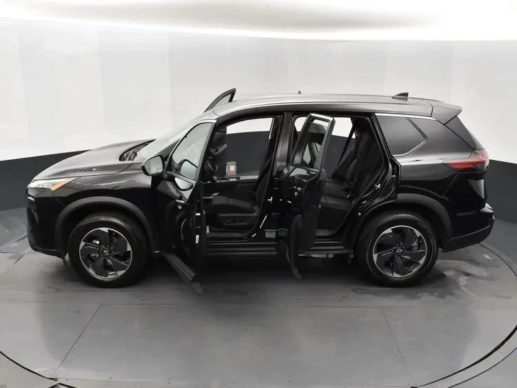 2024 Nissan Rogue - Image 7 of 12