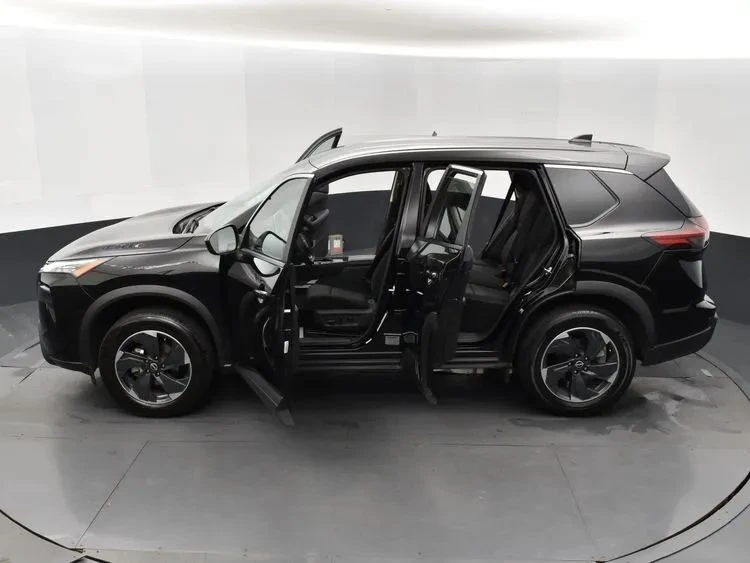 2024 Nissan Rogue - Image 7 of 12