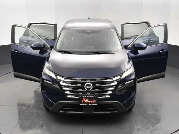 2024 Nissan Rogue - Image 10 of 12
