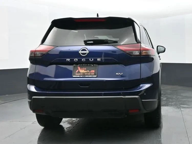 2024 Nissan Rogue - Image 8 of 12