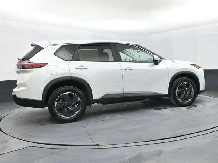 2024 Nissan Rogue - Image 4 of 12