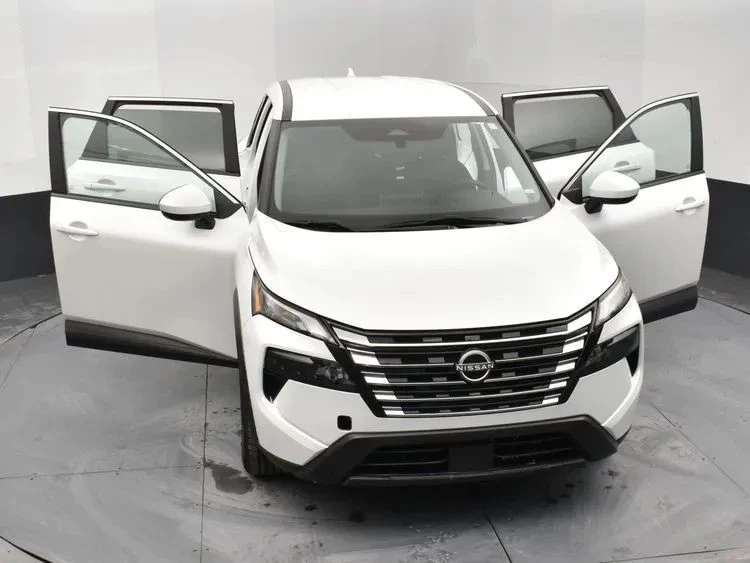 2024 Nissan Rogue - Image 10 of 12