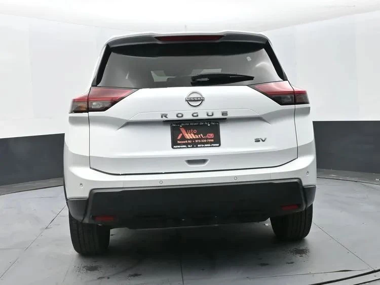 2024 Nissan Rogue - Image 8 of 12