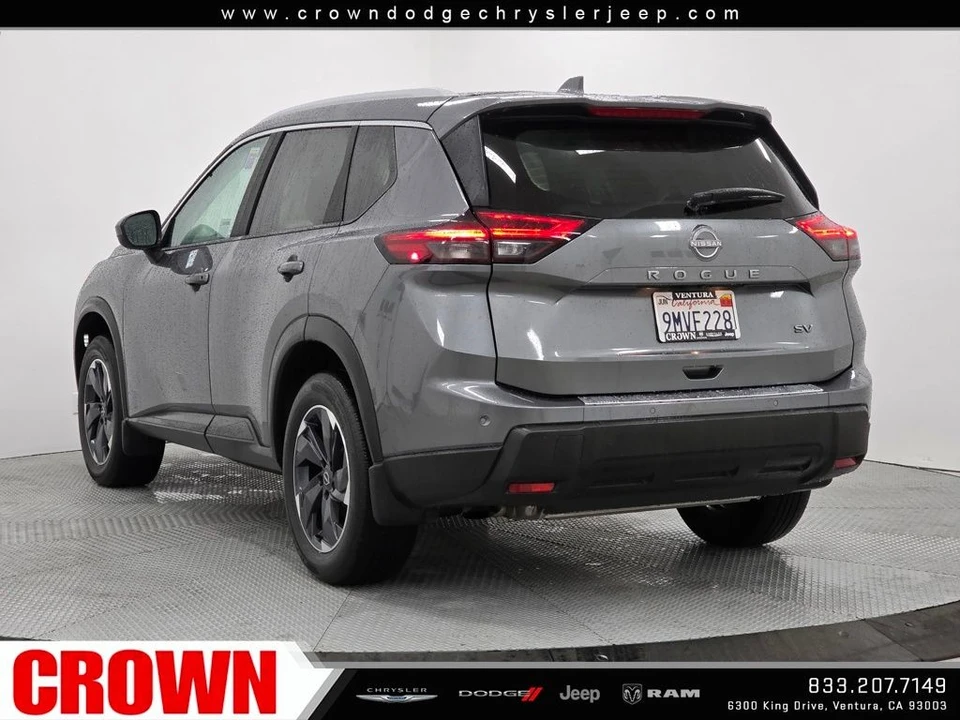 2024 Nissan Rogue - Image 5 of 12