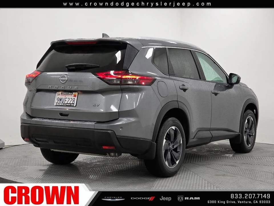 2024 Nissan Rogue - Image 7 of 12