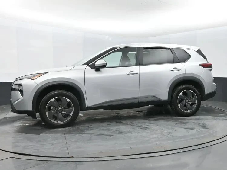 2024 Nissan Rogue - Image 5 of 12