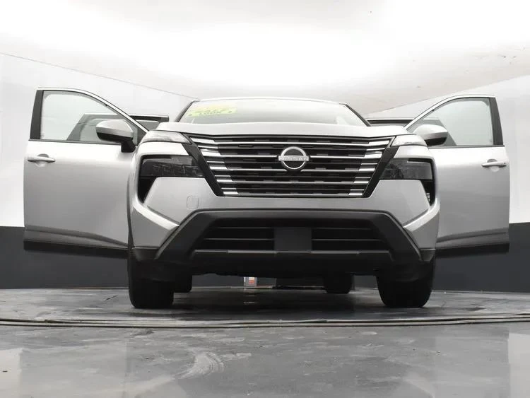 2024 Nissan Rogue - Image 11 of 12