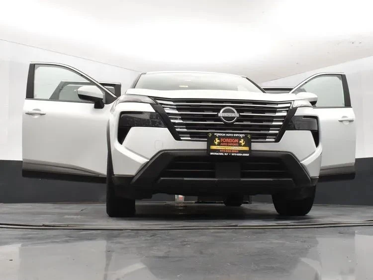2024 Nissan Rogue - Image 11 of 12