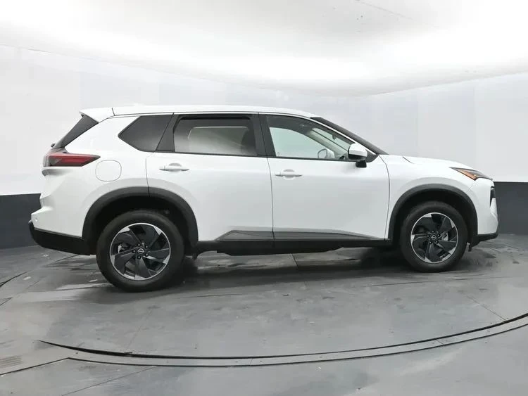 2024 Nissan Rogue - Image 4 of 12
