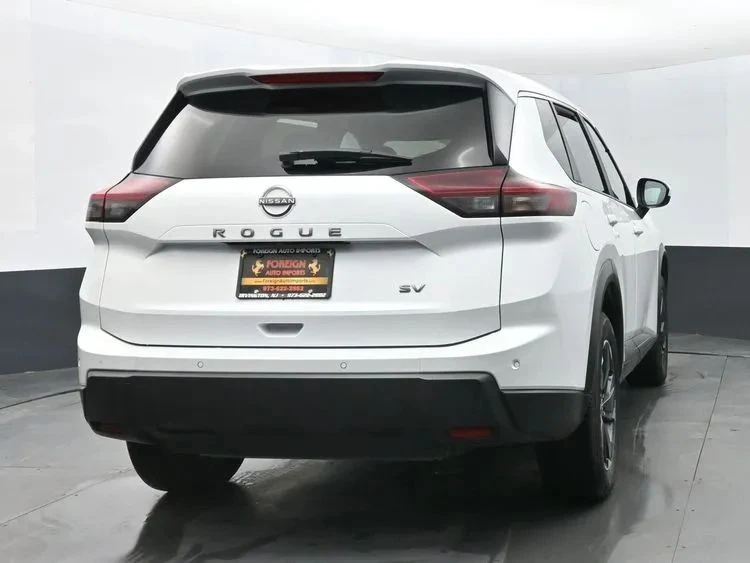2024 Nissan Rogue - Image 8 of 12
