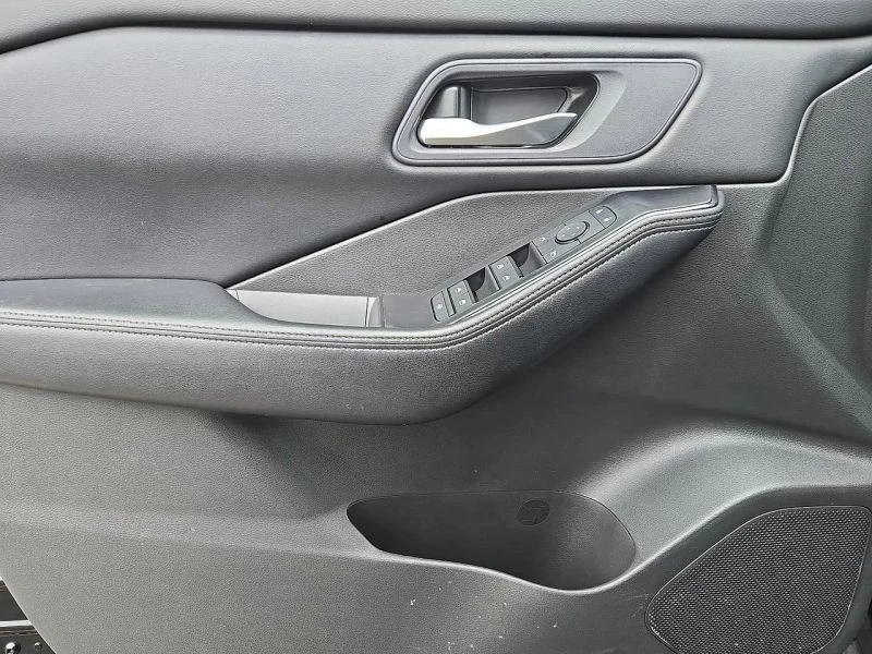 2024 Nissan Rogue - Image 12 of 12