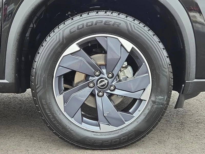 2024 Nissan Rogue - Image 8 of 12
