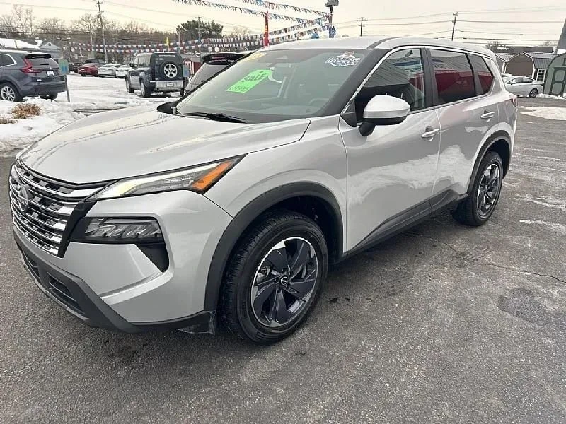 2024 Nissan Rogue - Image 2 of 12