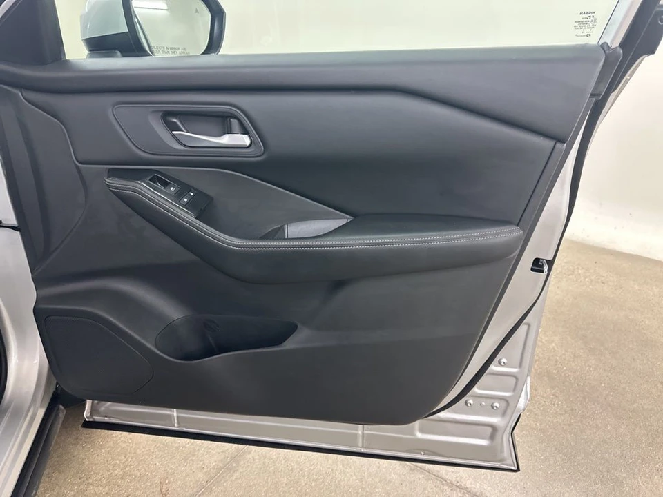 2024 Nissan Rogue - Image 19 of 21