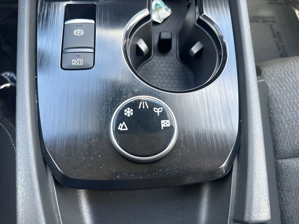 2024 Nissan Rogue - Image 18 of 21