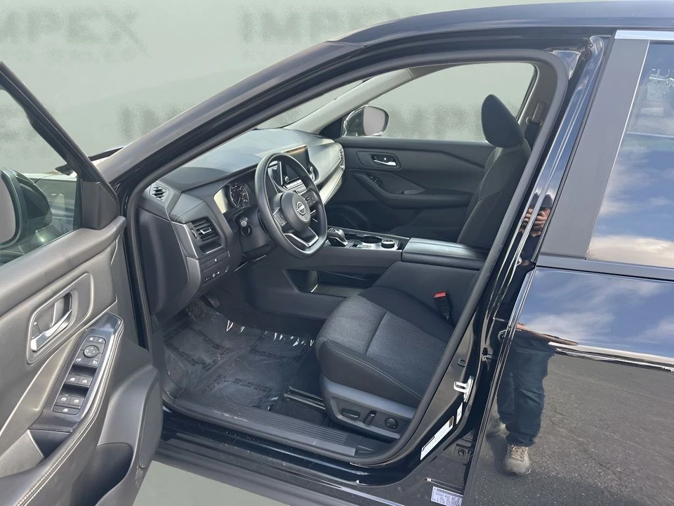 2024 Nissan Rogue - Image 9 of 21
