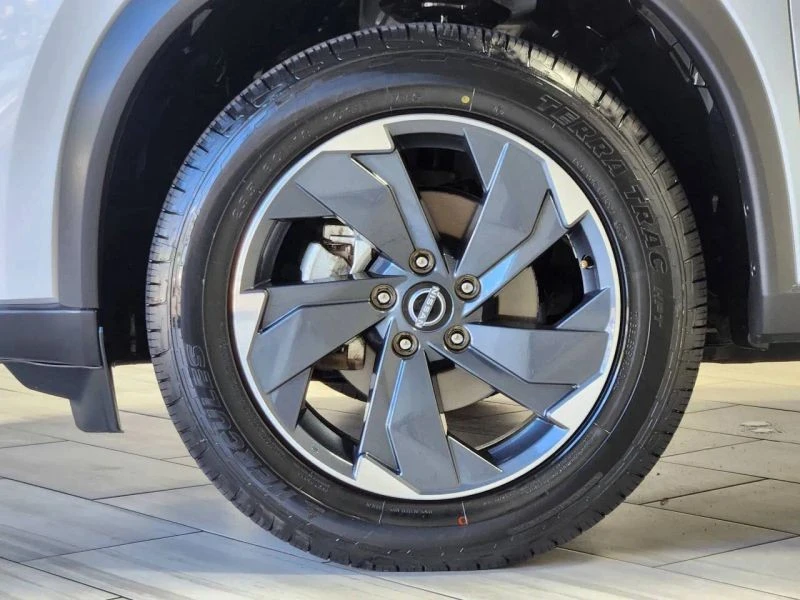 2024 Nissan Rogue - Image 9 of 12