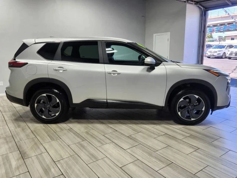2024 Nissan Rogue - Image 6 of 12