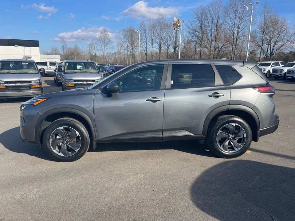 2024 Nissan Rogue - Image 2 of 12