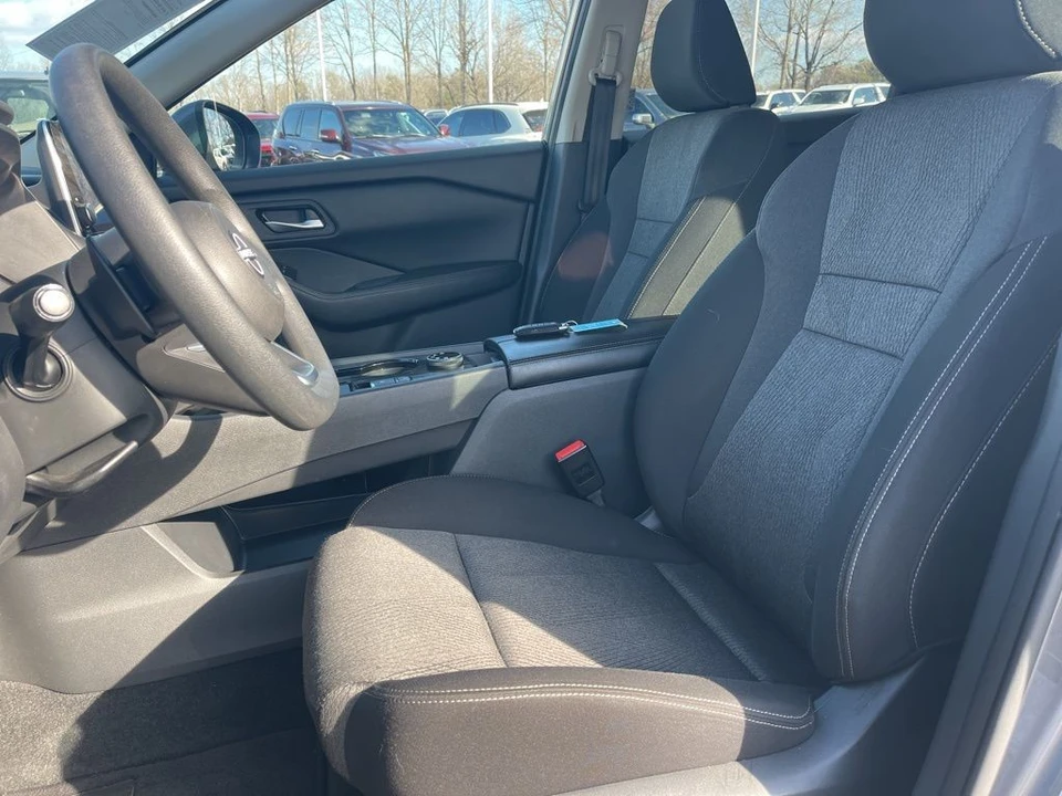 2024 Nissan Rogue - Image 10 of 21