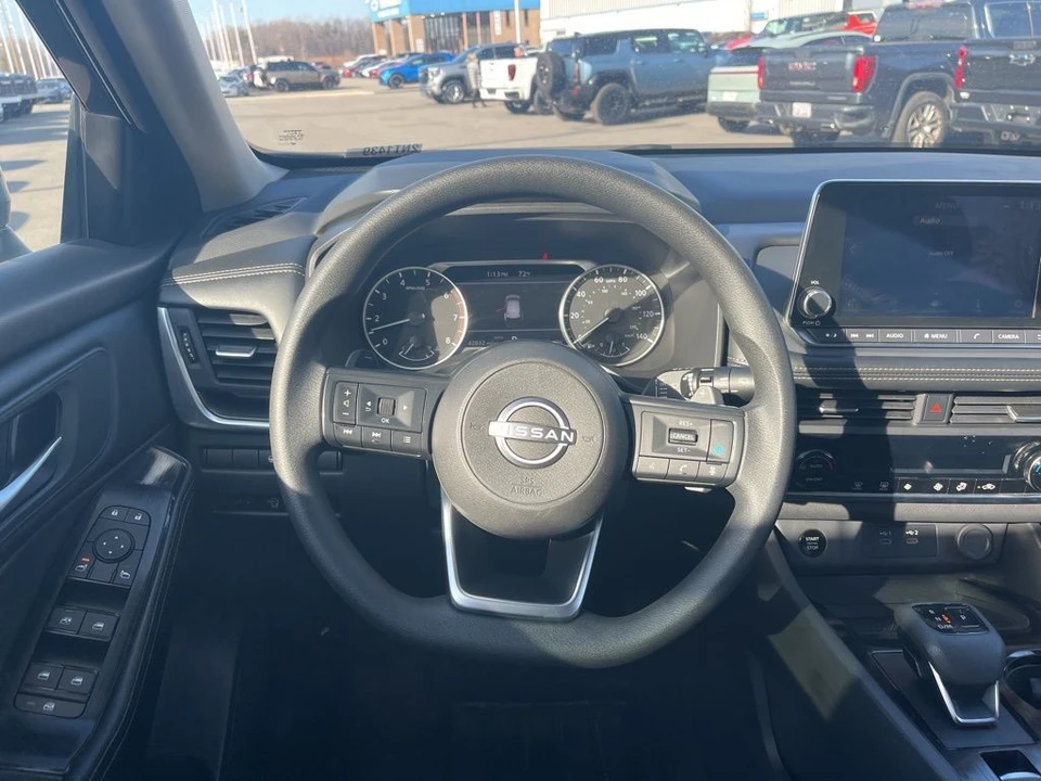 2024 Nissan Rogue - Image 16 of 21
