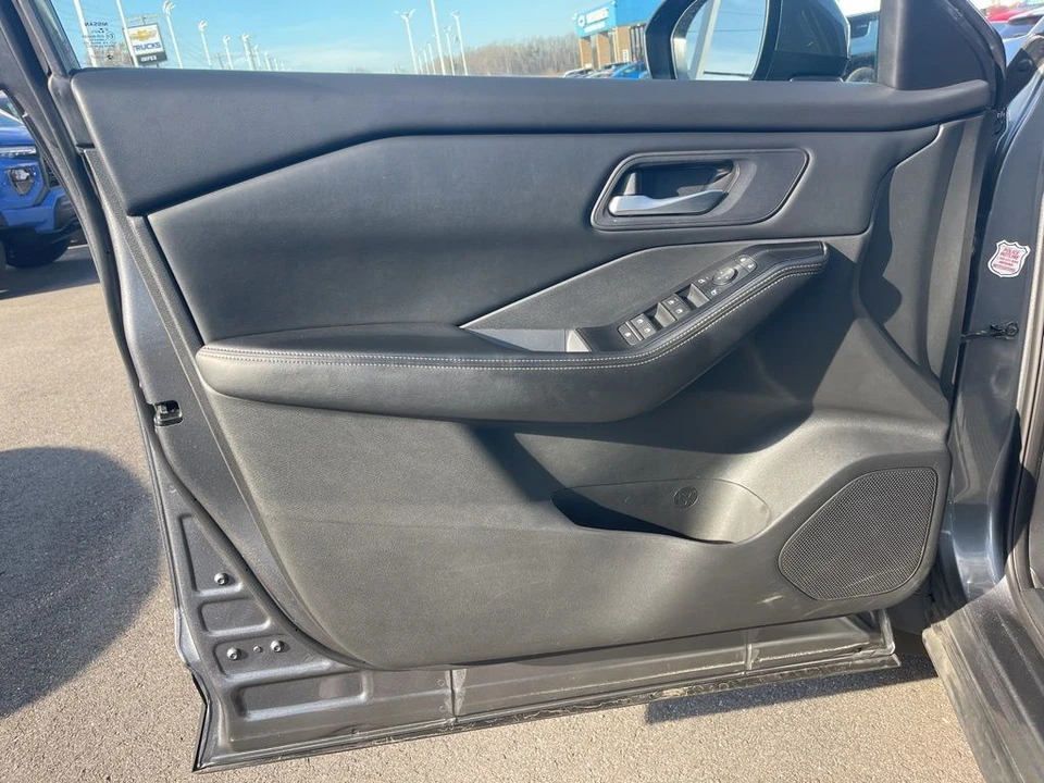 2024 Nissan Rogue - Image 9 of 21