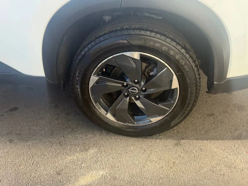 2024 Nissan Rogue - Image 9 of 12