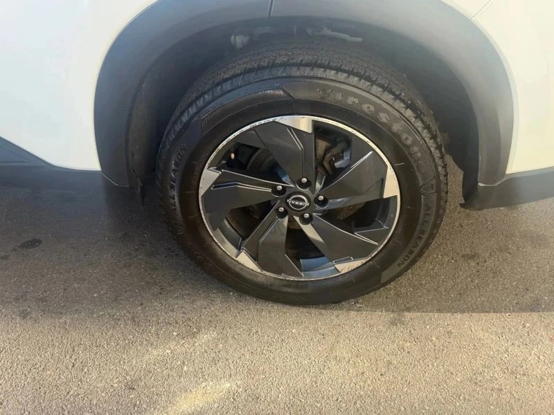 2024 Nissan Rogue - Image 9 of 12
