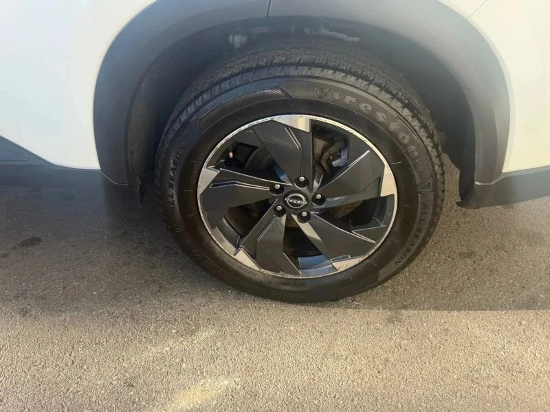 2024 Nissan Rogue - Image 9 of 12