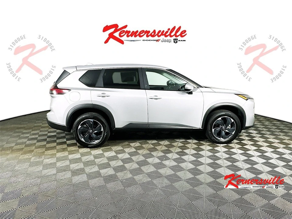 2024 Nissan Rogue - Image 8 of 12