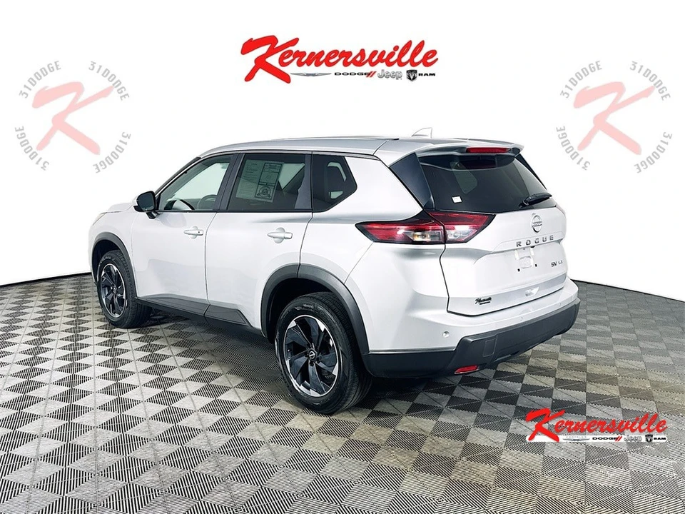 2024 Nissan Rogue - Image 5 of 12