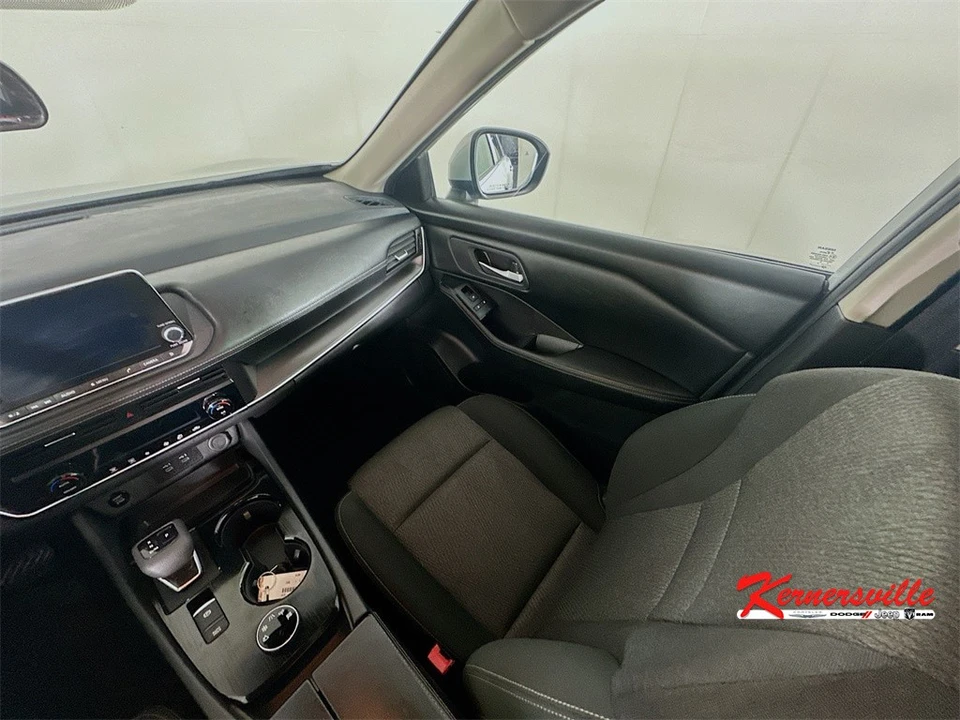 2024 Nissan Rogue - Image 11 of 21