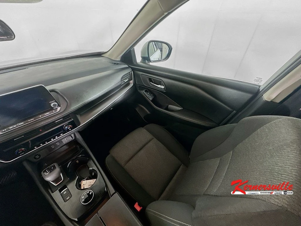 2024 Nissan Rogue - Image 11 of 21