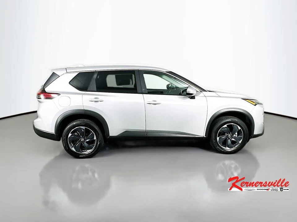 2024 Nissan Rogue - Image 8 of 21