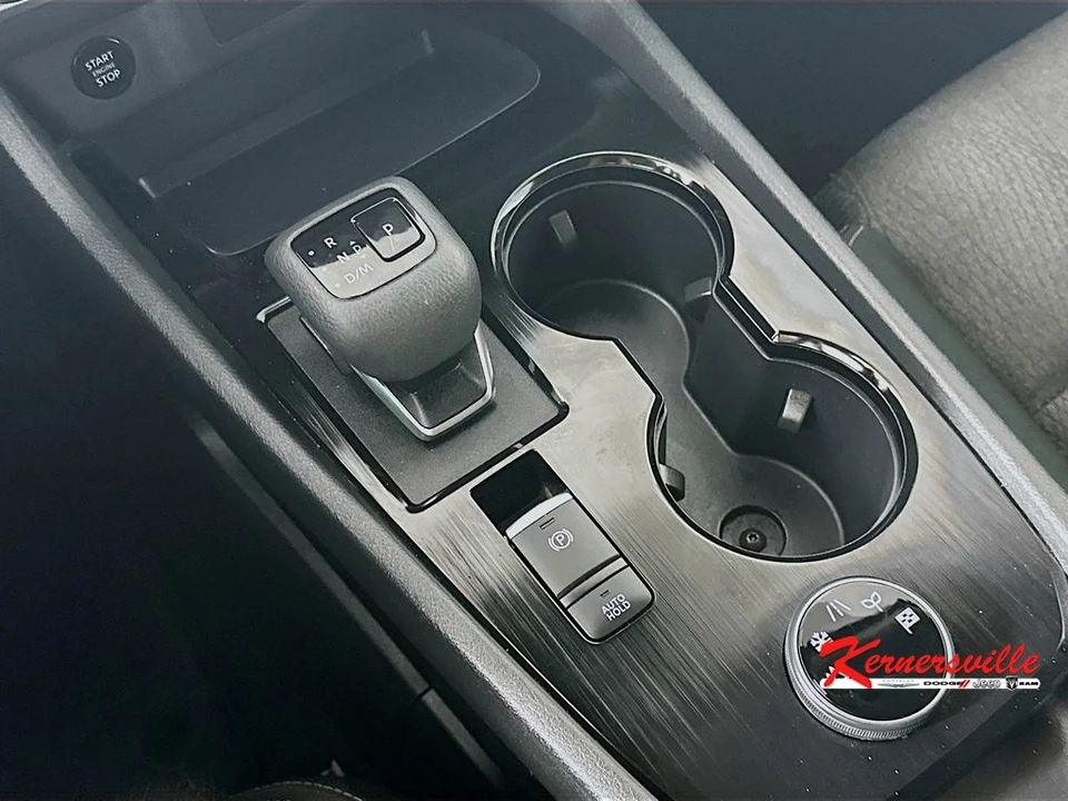 2024 Nissan Rogue - Image 16 of 21