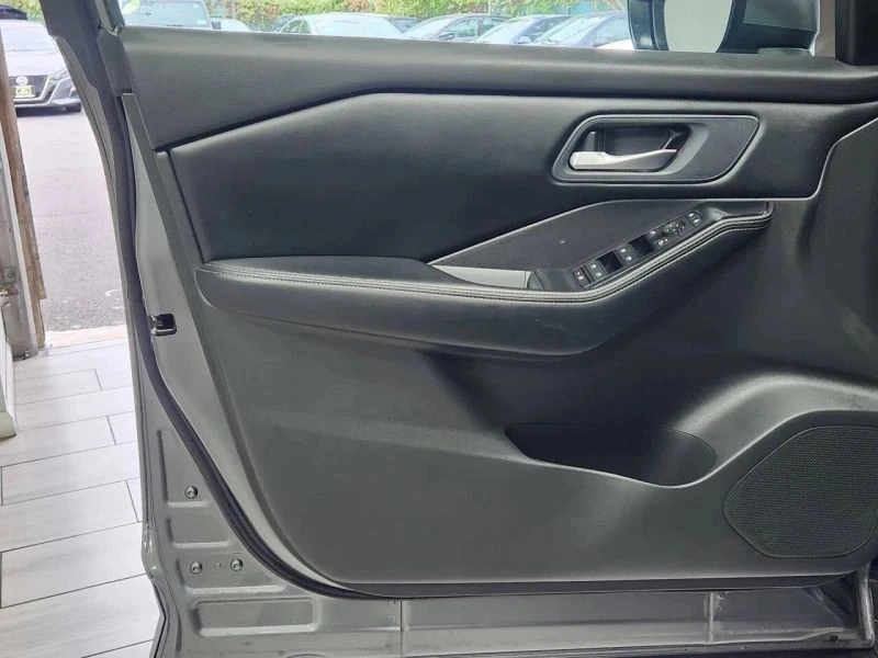 2024 Nissan Rogue - Image 10 of 12
