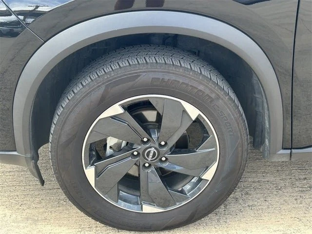 2024 Nissan Rogue - Image 8 of 19