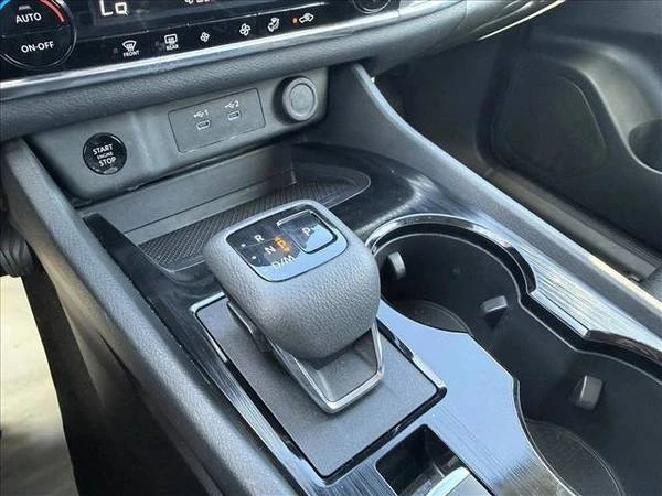 2024 Nissan Rogue - Image 16 of 21