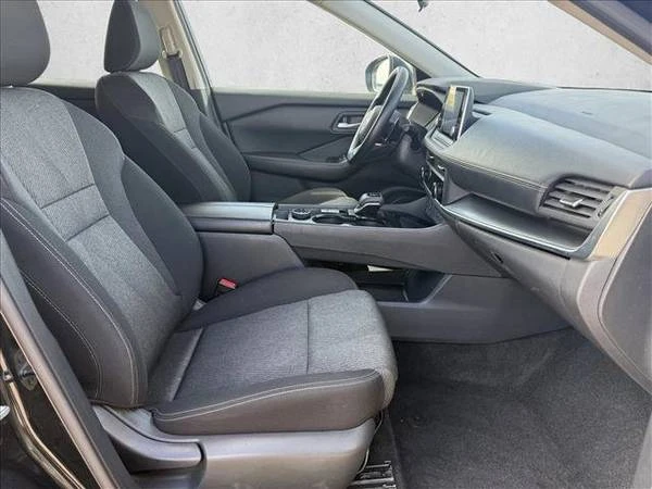 2024 Nissan Rogue - Image 11 of 21