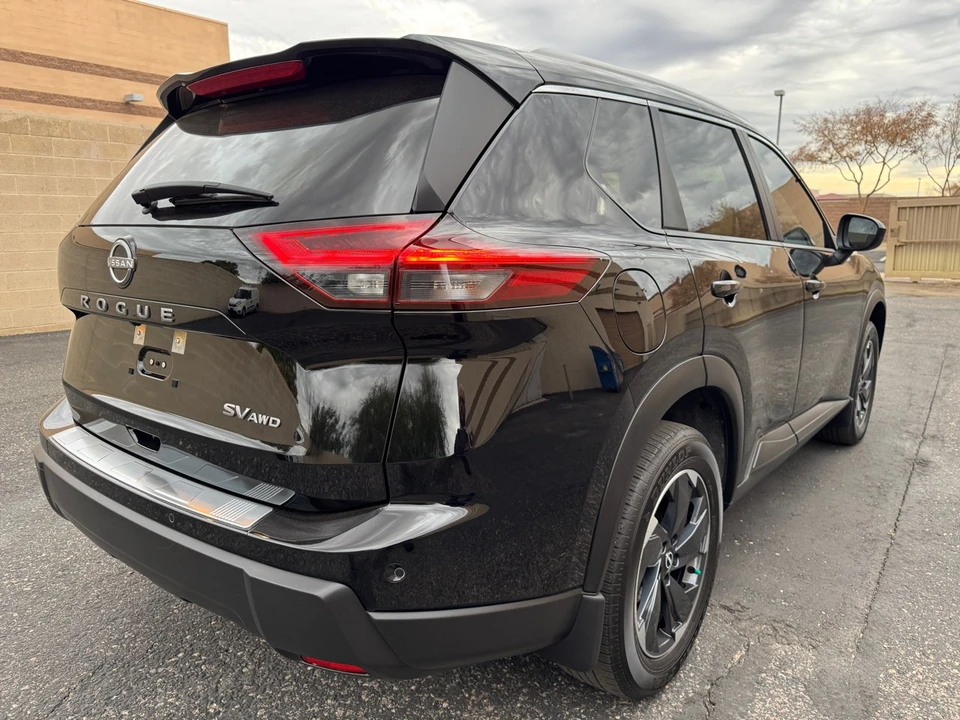 2024 Nissan Rogue - Image 9 of 21