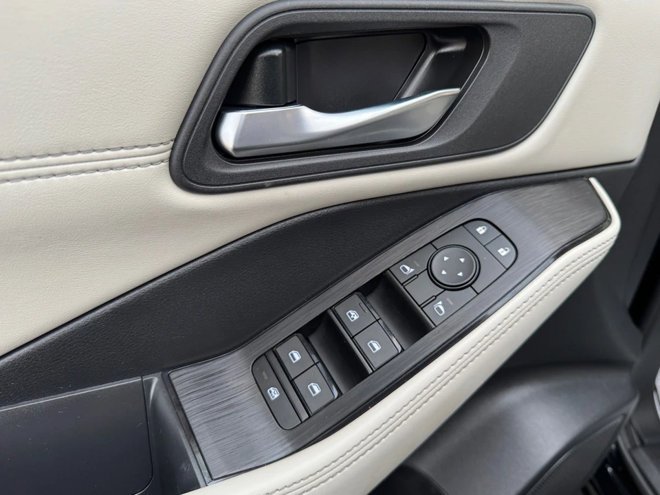 2024 Nissan Rogue - Image 12 of 21